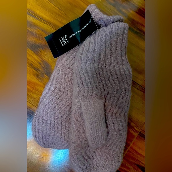 Sherpa lined Mauve Mittens by INC - Picture 1 of 3